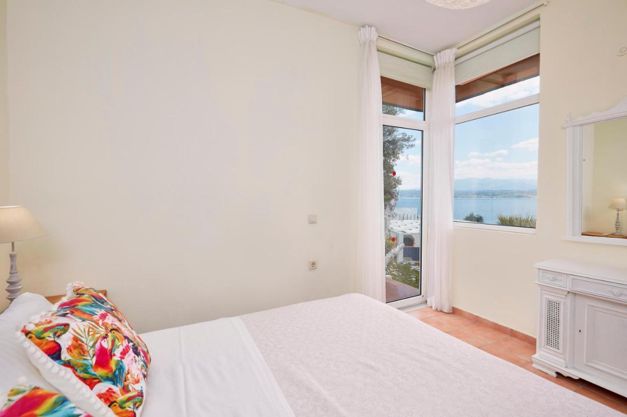 Seafront Villa Longobardi Chania  Exterior photo